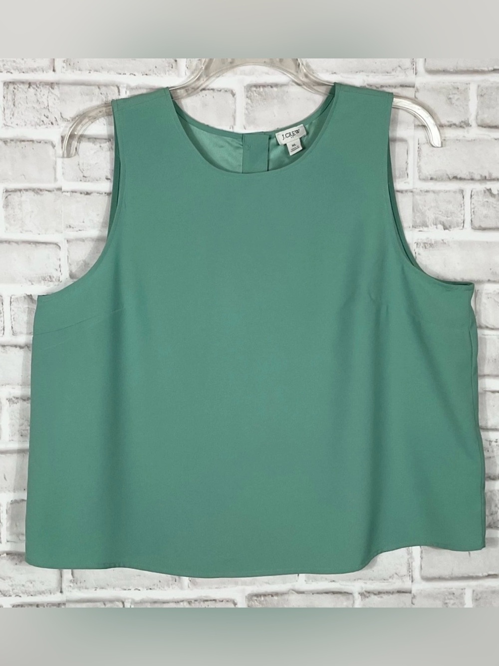 EUC - J. Crew Mint Green Sleeveless Shell Top with Button Back Size Medium